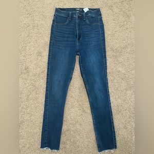 Abercrombie & Fitch Ultra High Rise Jean Legging Size 2/26